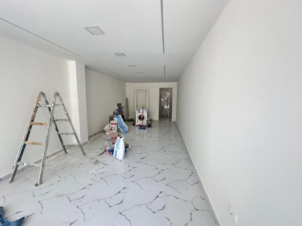 Tirane, jepet me qera ambjent biznesi Kati 0, 45 m² 550 € (Ures se Nisharakut!)