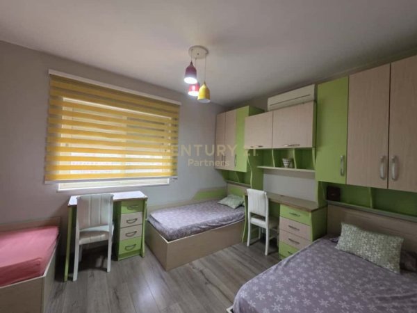 Tirane, jepet me qera apartament 2+1 Kati 10, 100 m² 700 € (HIPOTEKA)