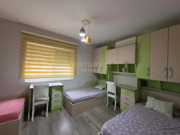 Tirane, jepet me qera apartament 2+1 Kati 10, 100 m² 700 € (HIPOTEKA)