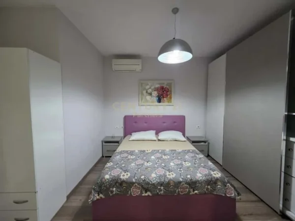 Tirane, jepet me qera apartament 2+1 Kati 10, 100 m² 700 € (HIPOTEKA)