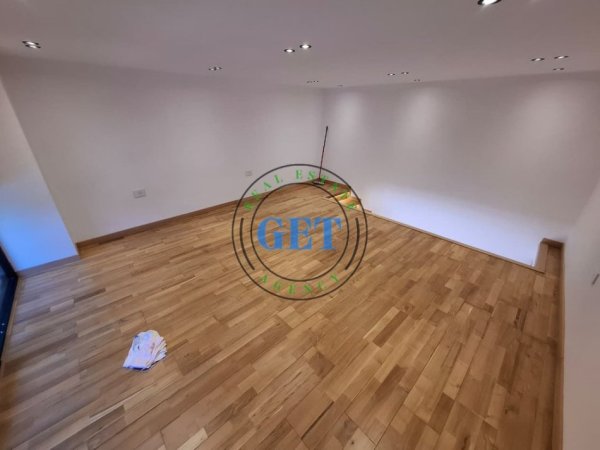 Durres, jepet me qera ambjent biznesi Kati 1, 40 m² 650 € (Lulishtja)