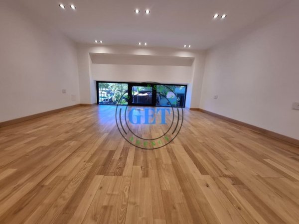 Durres, jepet me qera ambjent biznesi Kati 1, 40 m² 650 € (Lulishtja)