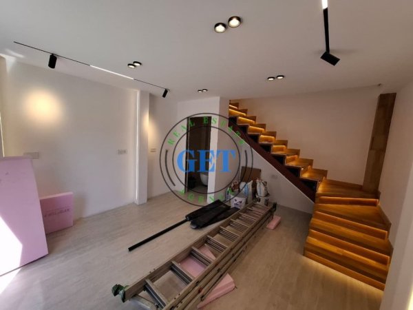 Durres, jepet me qera ambjent biznesi Kati 1, 40 m² 650 € (Lulishtja)