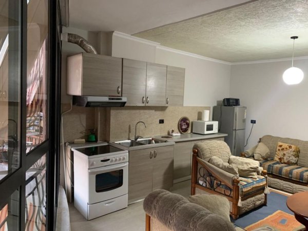 Tirane, jepet me qera apartament 1+1+Ballkon Kati 7, 65 m² 550 € (Te Selvia)