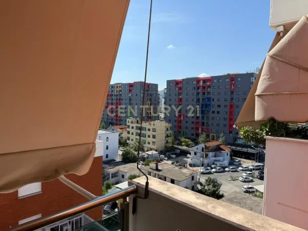 Tirane, jepet me qera apartament 2+1 Kati 7, 130 m² 900 € (ne kompleksin Sima Com, Unaza e re)
