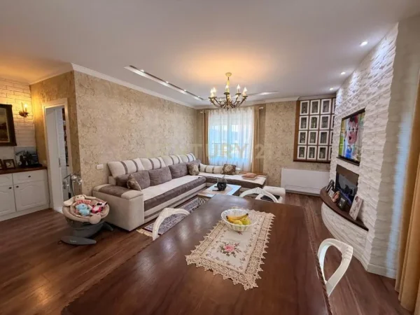Tirane, jepet me qera apartament 2+1 Kati 7, 130 m² 900 € (ne kompleksin Sima Com, Unaza e re)