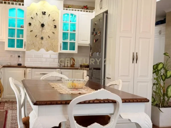 Tirane, jepet me qera apartament 2+1 Kati 7, 130 m² 900 € (ne kompleksin Sima Com, Unaza e re)