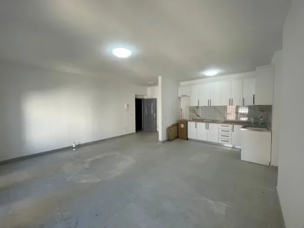 Tirane, jepet me qera apartament 3+1 Kati 3, 130 m² 550 € (5 maji)