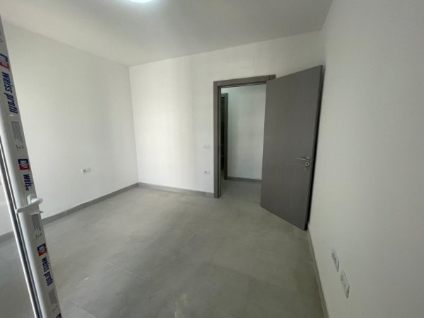 Tirane, jepet me qera apartament 3+1 Kati 3, 130 m² 550 € (5 maji)