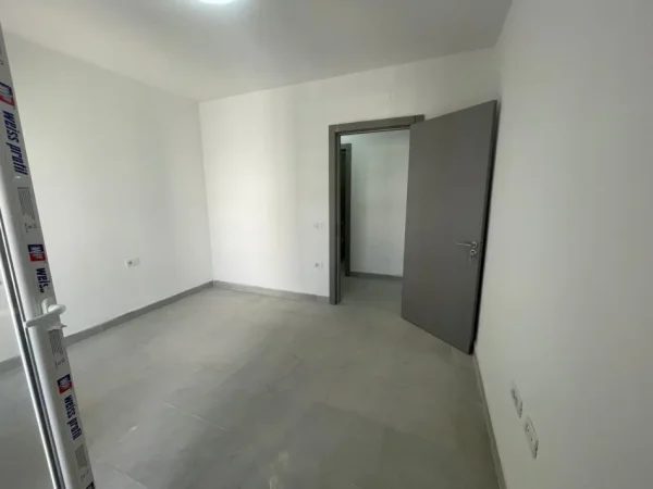 Tirane, jepet me qera apartament 3+1 Kati 3, 130 m² 550 € (5 maji)