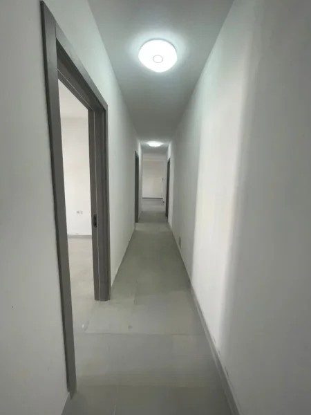 Tirane, jepet me qera apartament 3+1 Kati 3, 130 m² 550 € (5 maji)