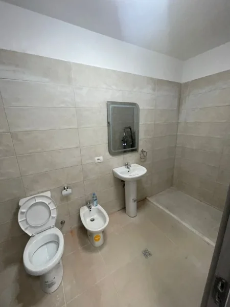 Tirane, jepet me qera apartament 3+1 Kati 3, 130 m² 550 € (5 maji)