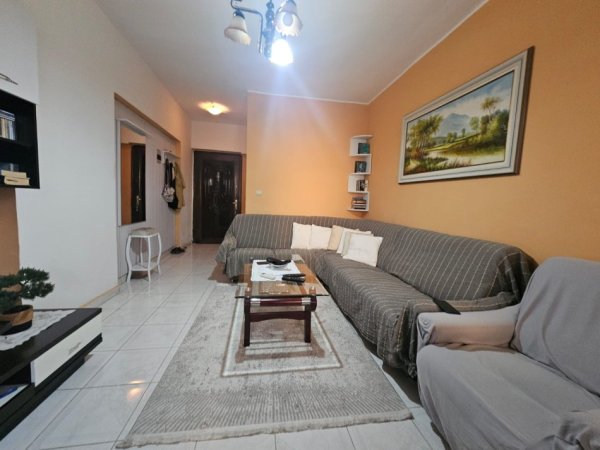 Tirane, jepet me qera apartament 1+1+Ballkon Kati 2, 65 m² 550 € (Pranë Viva Market, Don Bosko)