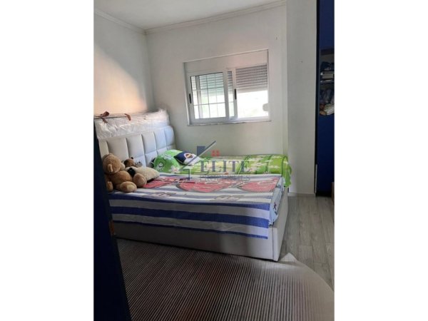 Tirane, jepet me qera apartament 2+1+Ballkon Kati 3, 100 m² 670 € (Komuna e Parisit)