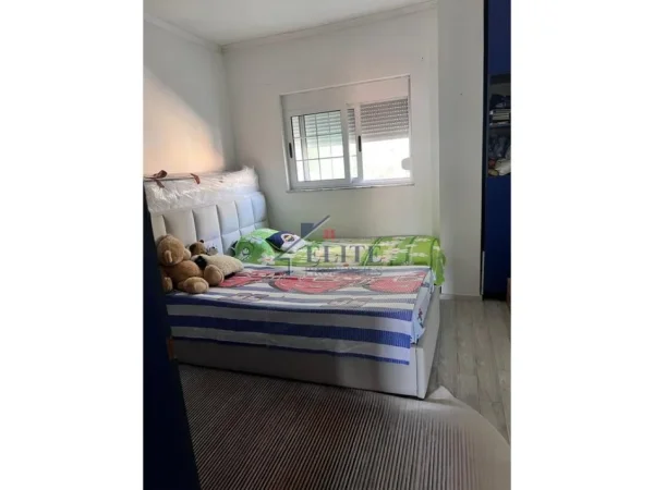 Tirane, jepet me qera apartament 2+1+Ballkon Kati 3, 100 m² 670 € (Komuna e Parisit)