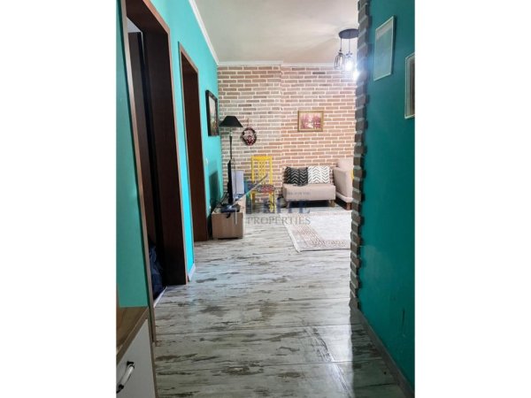Tirane, jepet me qera apartament 2+1+Ballkon Kati 3, 100 m² 670 € (Komuna e Parisit)