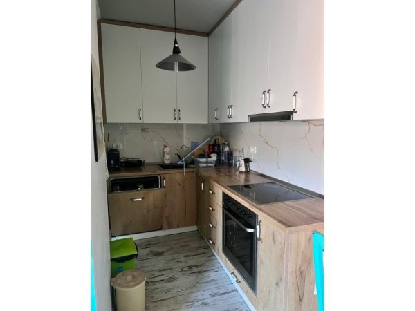 Tirane, jepet me qera apartament 2+1+Ballkon Kati 3, 100 m² 670 € (Komuna e Parisit)