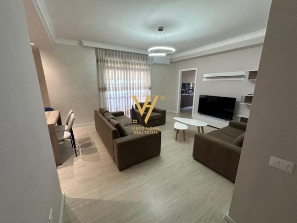 Tirane, jepet me qera apartament 3+1+Ballkon Kati 9, 145 m² 1.300 € (ISH EKSPOZITA)