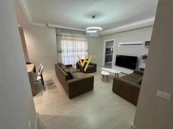 Tirane, jepet me qera apartament 3+1+Ballkon Kati 9, 145 m² 1.300 € (ISH EKSPOZITA)