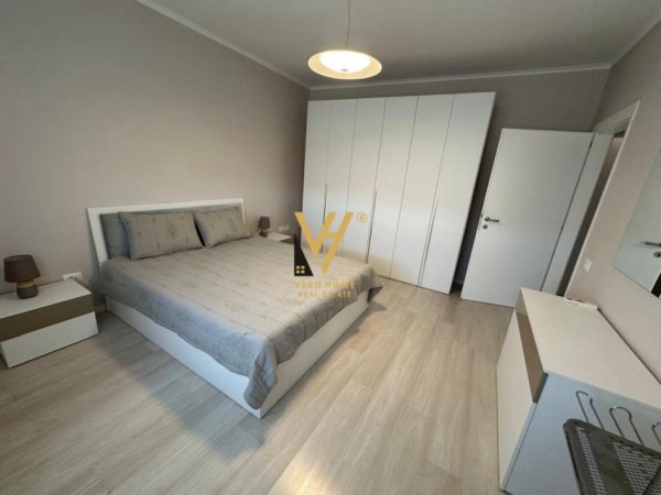 Tirane, jepet me qera apartament 3+1+Ballkon Kati 9, 145 m² 1.300 € (ISH EKSPOZITA)