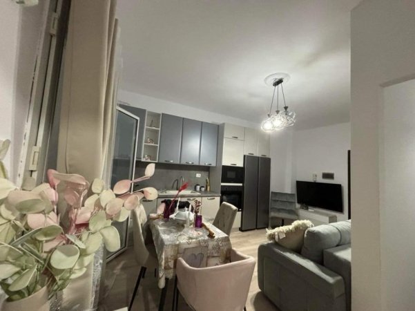 Vlore, jepet me qera apartament 1+1+Ballkon , 400 € 