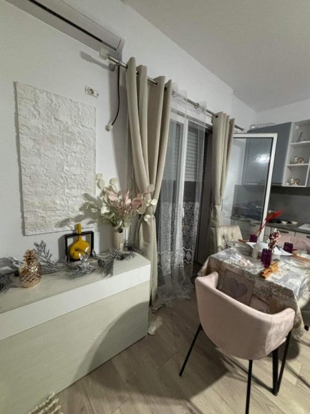 Vlore, jepet me qera apartament 1+1+Ballkon , 400 € 