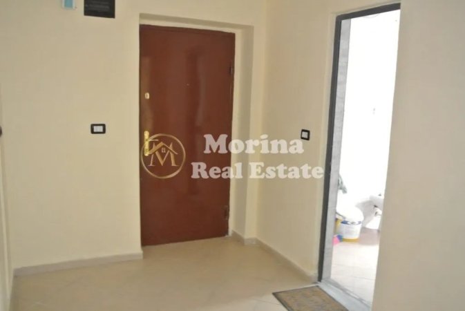 Tirane, jepet me qera ambjent biznesi Kati 2, 60 m² 550 € (Ministria Arsimit, Rruga e Durresit)