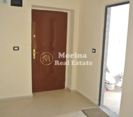 Tirane, jepet me qera ambjent biznesi Kati 2, 60 m² 550 € (Ministria Arsimit, Rruga e Durresit)