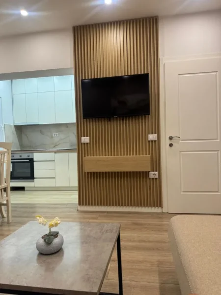 Tirane, jap me qera apartament 1+1 Kati 4, 58 m² 600 € (Rruga Ferit Xhajko)