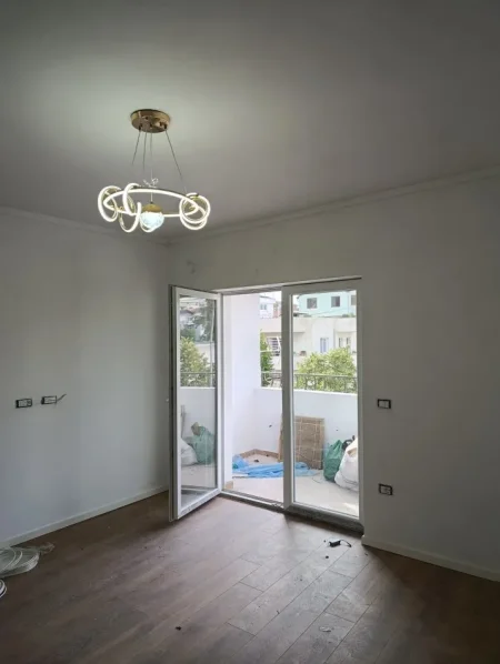 Tirane, shes apartament 1+1 Kati 3, 45 m² (RRUGA IRFAN TOMINI)