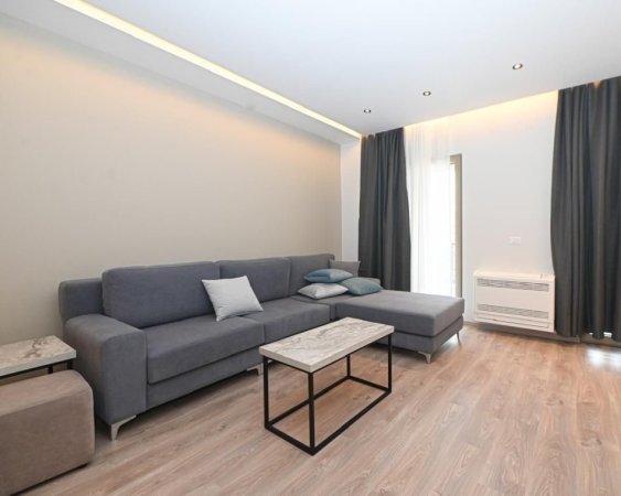 Tirane, jepet me qera 2+1 , 125 m² 1.300 € (Kompleksi Delijorgji)