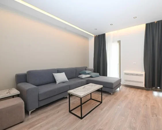 Tirane, jepet me qera 2+1 , 125 m² 1.300 € (Kompleksi Delijorgji)