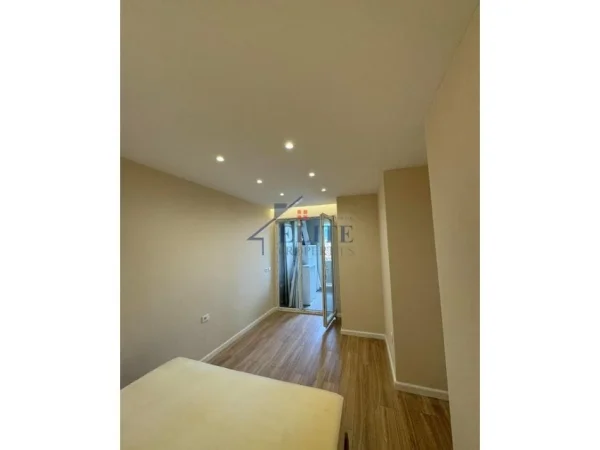 Tirane, shitet apartament 2+1+Ballkon Kati 3, 90 m² 171.000 € (Tirana Golden Park)