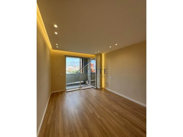 Tirane, shitet apartament 2+1+Ballkon Kati 3, 90 m² 171.000 € (Tirana Golden Park)