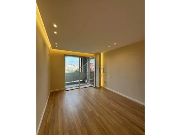Tirane, shitet apartament 2+1+Ballkon Kati 3, 90 m² 171.000 € (Tirana Golden Park)