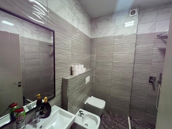 Tirane, jepet me qera apartament 1+1 Kati 4, 60 m² 600 € (ISH FUSHA AVIACIONIT)
