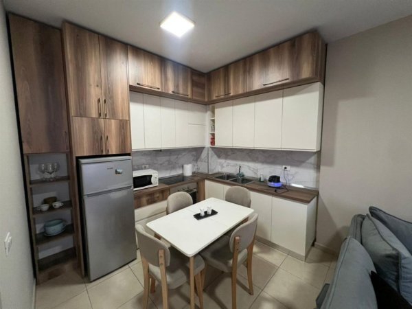 Tirane, jepet me qera apartament 1+1 Kati 4, 60 m² 600 € (ISH FUSHA AVIACIONIT)