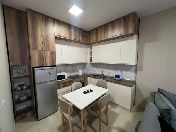 Tirane, jepet me qera apartament 1+1 Kati 4, 60 m² 600 € (ISH FUSHA AVIACIONIT)