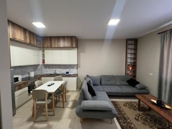 Tirane, jepet me qera apartament 1+1 Kati 4, 60 m² 600 € (ISH FUSHA AVIACIONIT)