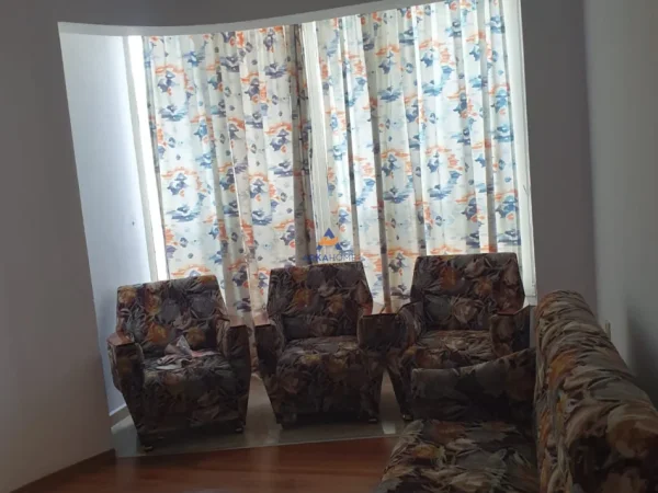 Tirane, jepet me qera apartament 3+1+Ballkon Kati 1, 120 m² 800 € (RRUGA FROSINA PLAKU, ISH PARKU)