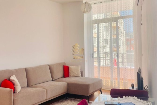 Tirane, jepet me qera apartament 1+1+Ballkon Kati 7, 60 m² 450 € (Rruga Sokrat Miho)