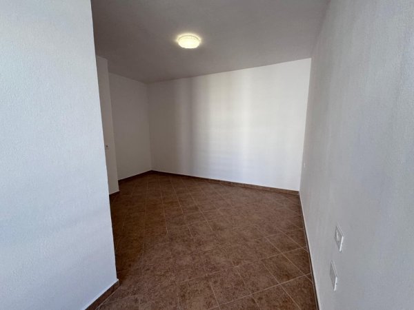 Tirane, jepet me qera apartament 2+1 Kati 5, 400 € 