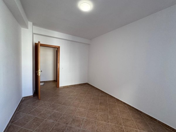 Tirane, jepet me qera apartament 2+1 Kati 5, 400 € 