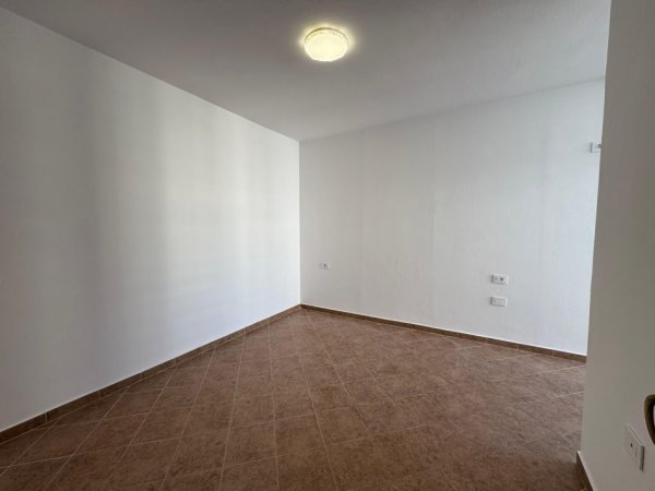 Tirane, jepet me qera apartament 2+1 Kati 5, 400 € 
