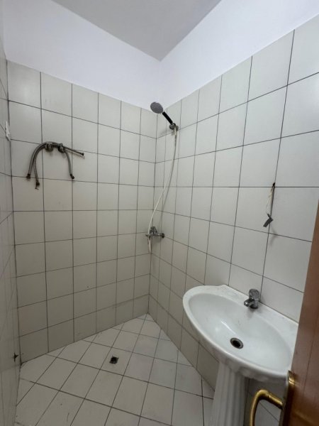 Tirane, jepet me qera apartament 2+1 Kati 5, 400 € 
