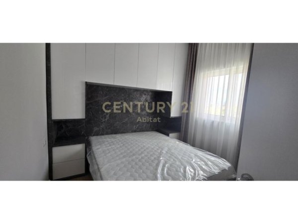 Tirane, jepet me qera apartament 1+1 Kati 7, 50 m² 550 € (Laprake)
