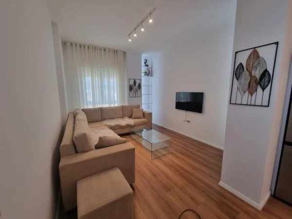 Tirane, shitet apartament 1+1+Ballkon Kati 10, 64 m² 170.000 € (Rruga e Barrikadave)