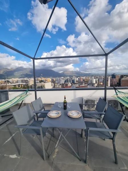 Tirane, shitet apartament 1+1+Ballkon Kati 10, 64 m² 170.000 € (Rruga e Barrikadave)