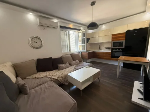 Tirane, jepet me qera apartament 2+1 Kati 2, 80 m² 750 € (Stacioni i Trenit)