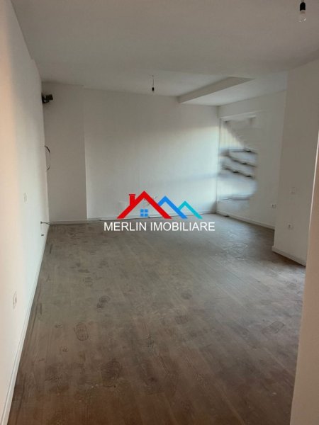 Tirane, jepet me qera ambjent biznesi Kati 6, 90 m² 1.000 € (RRUGA BESIM IMAMI,MYSLYM SHYRI)